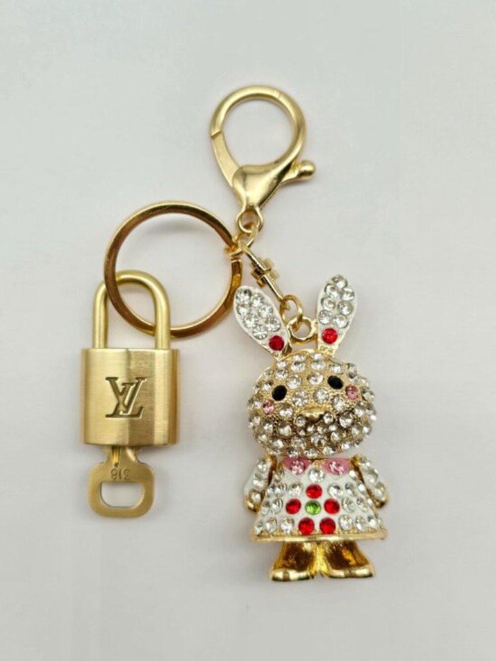 Authentic Louis Vuitton Gold Lock 🔒 Unbranded Rhinestone Bunny Rabbit Keychain - Picture 3 of 9